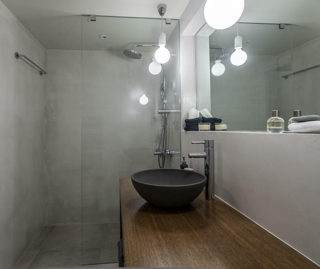 Unique Semi-Basement Stay At The Foot Of The Acropolis Athena Bagian luar foto