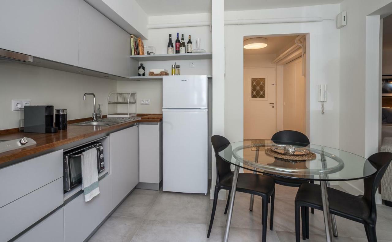 Unique Semi-Basement Stay At The Foot Of The Acropolis Athena Bagian luar foto
