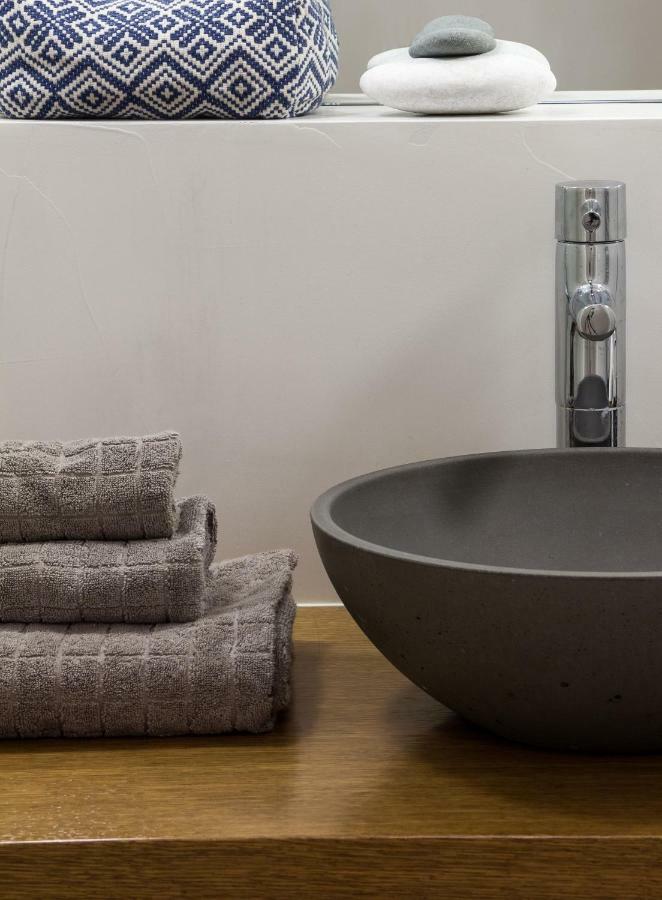 Unique Semi-Basement Stay At The Foot Of The Acropolis Athena Bagian luar foto