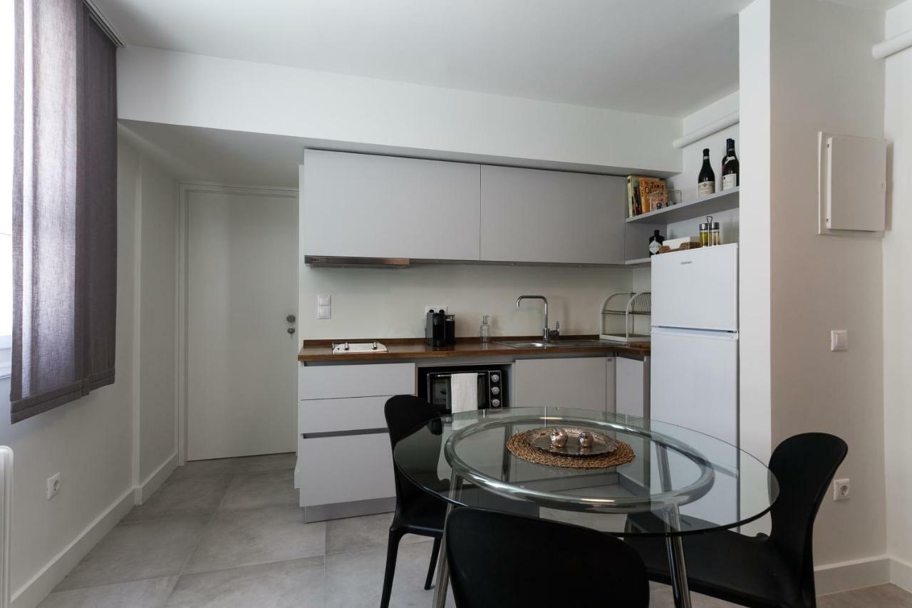 Unique Semi-Basement Stay At The Foot Of The Acropolis Athena Bagian luar foto