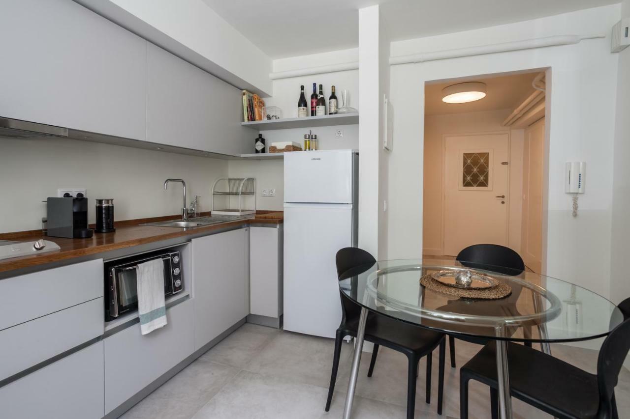 Unique Semi-Basement Stay At The Foot Of The Acropolis Athena Bagian luar foto